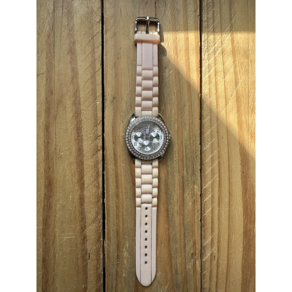 Guess Ladies Multifunction Pink Watch G10197L Water Resistant To 350 FT WORKS - Picture 2 of 14